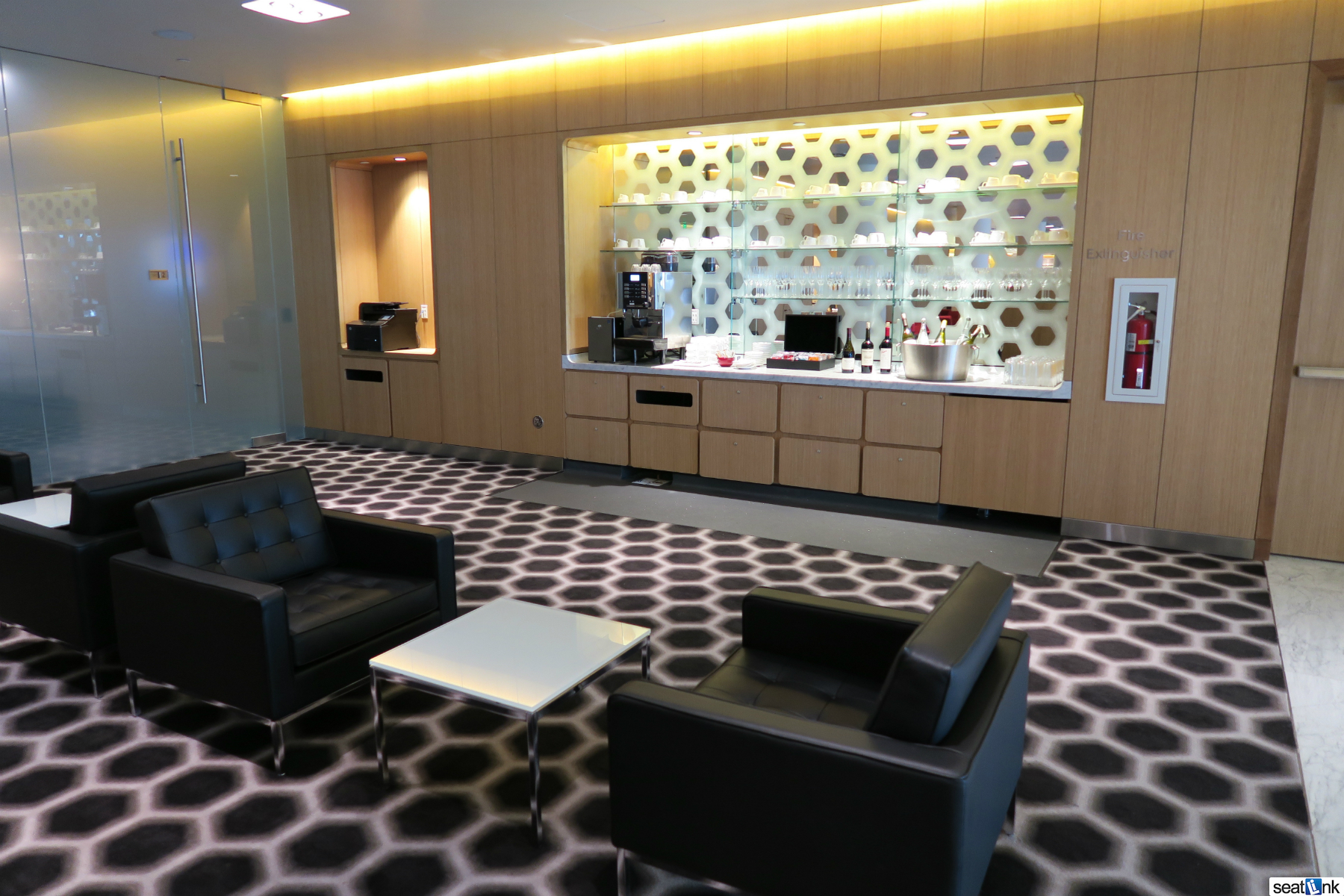 Qantas First Class Lounge Los Angeles (LAX) Review - The Seatlink Blog