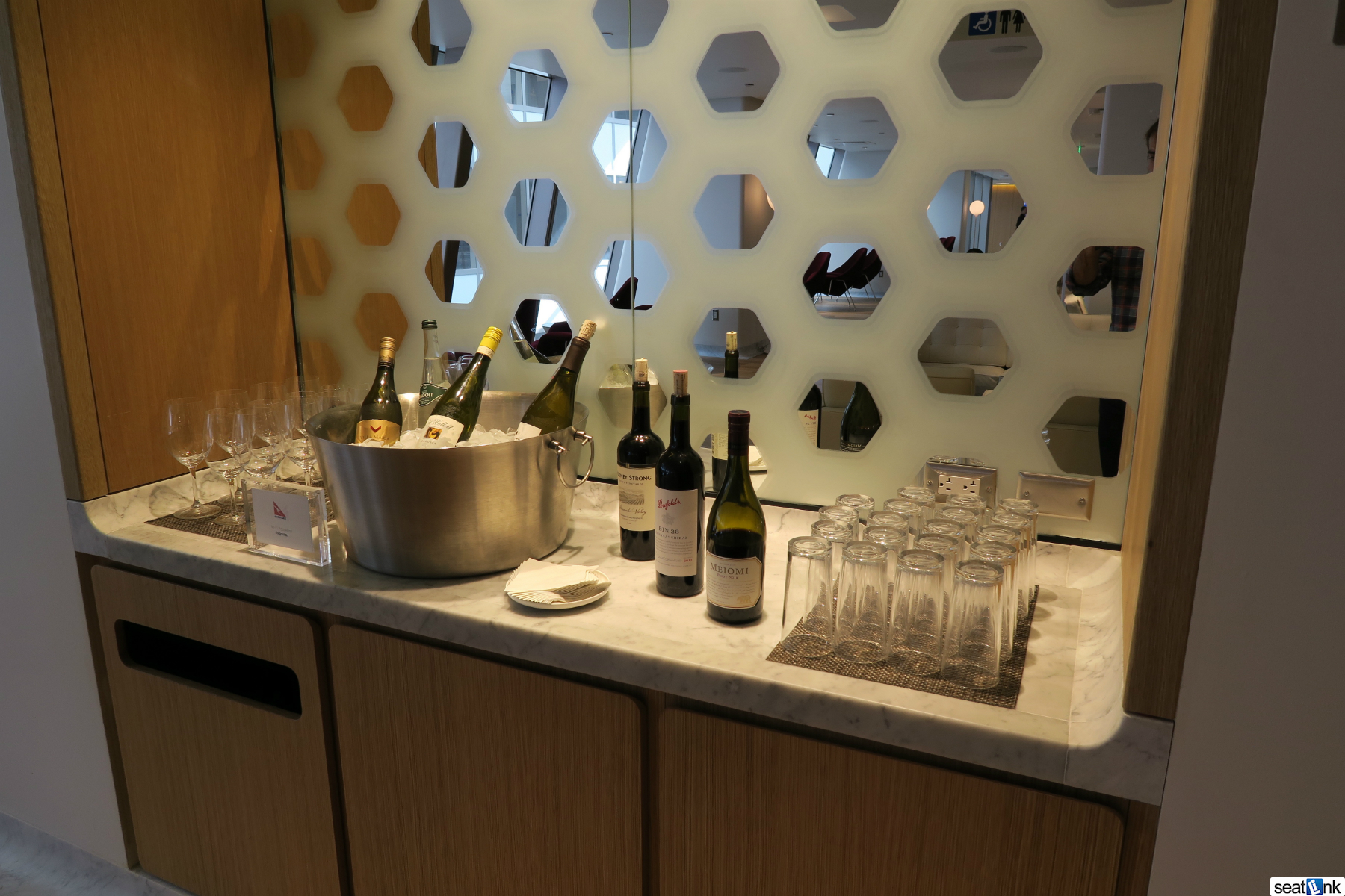 Qantas First Class Lounge Los Angeles (LAX) Review - The Seatlink Blog